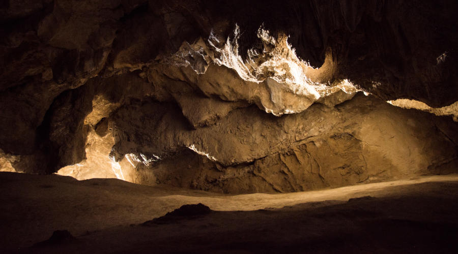 Sala de la Virgen - Caverna de las Brujas