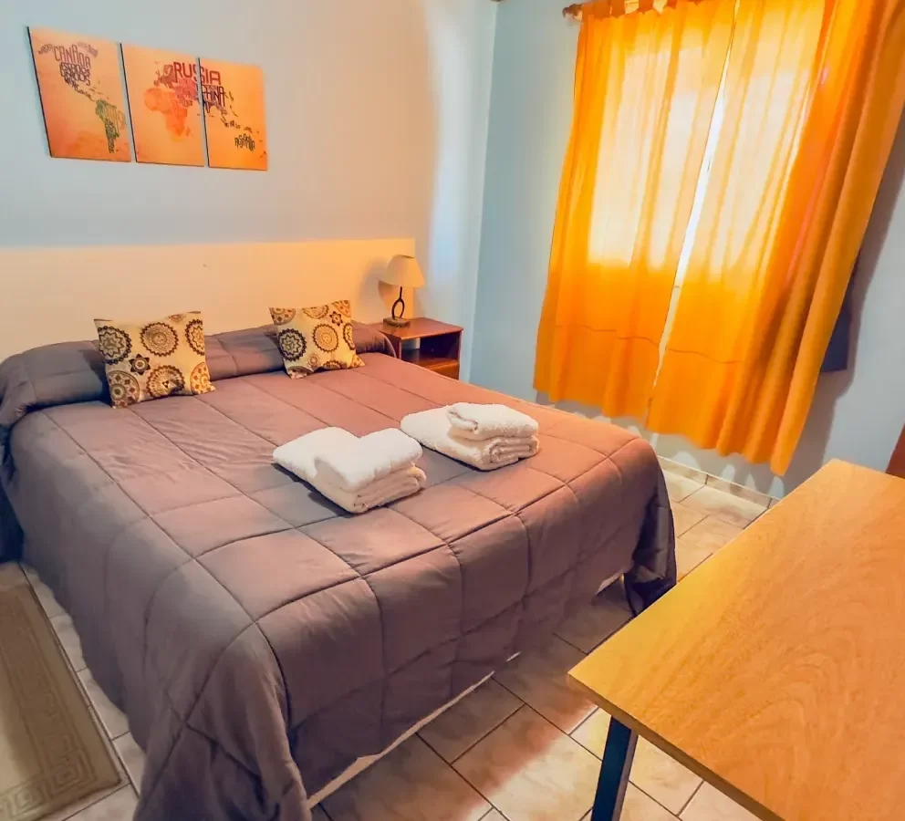 Estimados Huéspedes: Nuestro Apart Hotel en Malargüe 5 Dormitorio cama matrimonial o Twin en un apart 2 ambiente 1 baño - para 3-4 pax en Malargüe, Mendoza