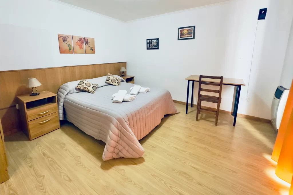 Fotos de Al Sur Apart de Malargüe 6 Habitacion superior con baño en Suite de Al Sur Apart: moderno apart de 3 ambientes 2 baños en Malargue, Mendoza