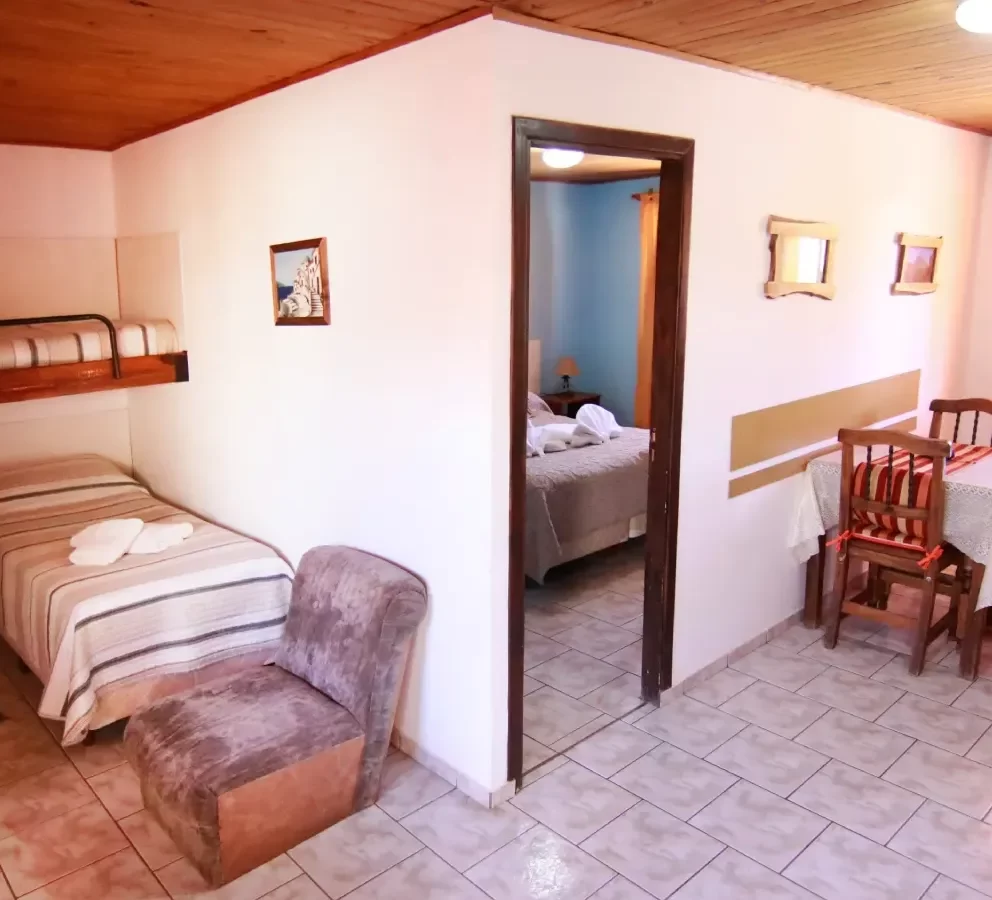 Estimados Huéspedes: Nuestro Apart Hotel en Malargüe 4 Comedor del apart 2 ambientes 1 baño - para 3-4 pax en Al Sur Apart de Malargüe