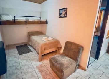 Alquiler en Malargüe: Apart Ideal para 3-4 Personas 3 Sector de cama individual y marinera del apart 2 ambientes 1 baño para 3-4 pax de Al Sur Apart de Malargüe, Mendoza
