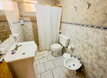 Alojamiento para Grupos Familiares en Malargüe | Departamento Grande para 8 Personas 5 Baño principal de un apart 3 ambientes 2 baños en Al Sur Apart, de Malargüe Mendoza