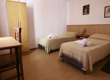 Alojamiento para Grupos Familiares en Malargüe | Departamento Grande para 8 Personas 7 Habitacion doble de los aparts de 3 ambientes 2 baños en Al Sur Apart: alojamiento centrico de Malargüe Mendoz