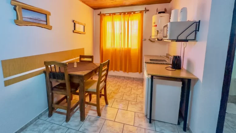 Fotos de Al Sur Apart de Malargüe 12 Sector kitchennette y comedor de los aparts 2 ambientes 1 baño en Al Sur Apart alojamiento turistico de Malargüe