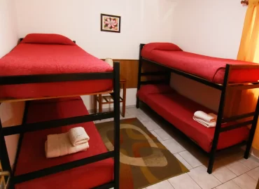 Alojamiento para Grupos Familiares en Malargüe | Departamento Grande para 8 Personas 8 Habitacion con 2 camas cuchetas en Aparts de 3 ambientes 2 baños en Al Sur Apart de Malargue Mendoza